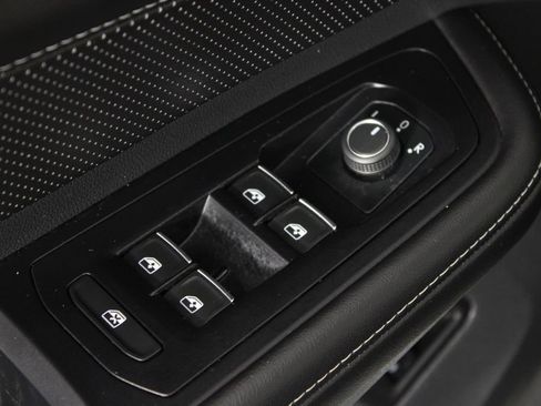 Used 2025 Volkswagen Atlas SE image 22