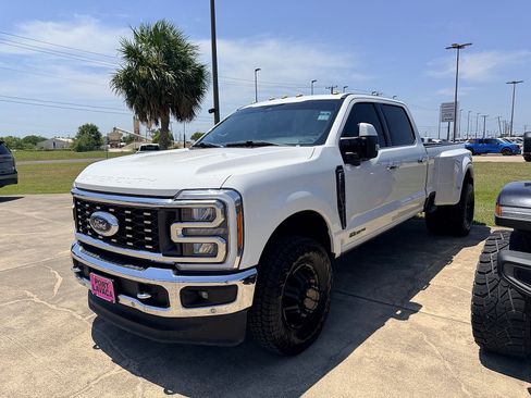 Used 2023 Ford F350 Lariat w/ Lariat Ultimate Package AWD/4WD image 3