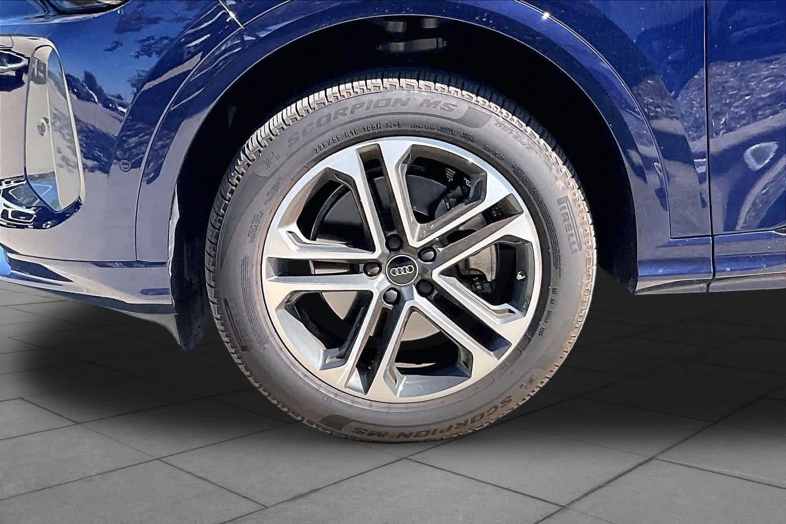 Used 2025 Audi Q5 Premium w/ Convenience Package AWD/4WD image 11