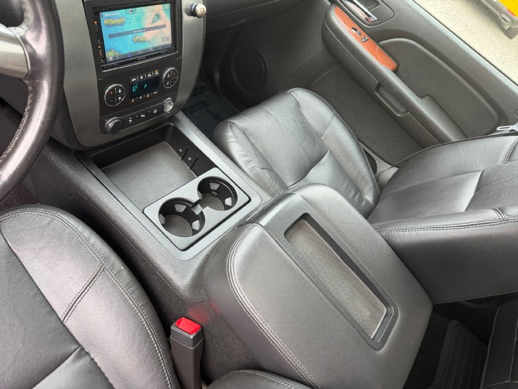 Used 2007 GMC Sierra 3500 SLT w/ Entertainment Package AWD/4WD image 19