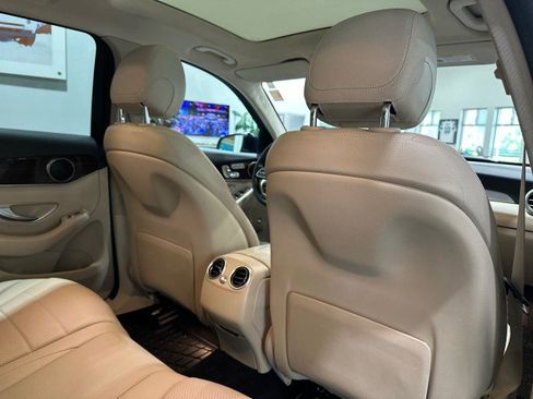 Used 2021 Mercedes-Benz GLC 300 w/ Premium Package image 45
