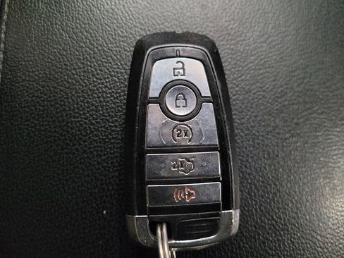 Used 2018 Ford Explorer XLT w/ Equipment Group 202A AWD/4WD image 32
