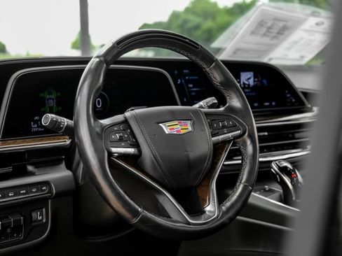 Used 2024 Cadillac Escalade Sport Platinum w/ LPO, ONYX Package AWD/4WD image 17