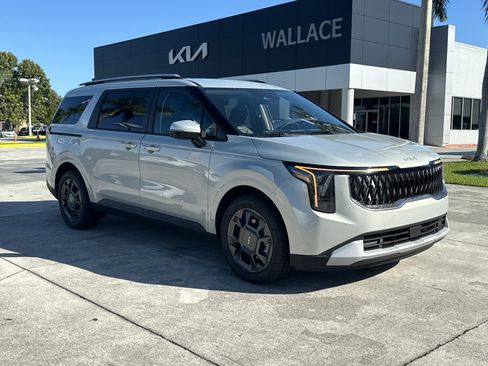 New 2026 Kia Carnival EX FWD image 4