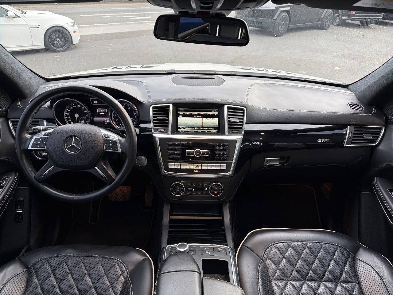 Used 2015 Mercedes-Benz GL 550 4MATIC w/ Driver Assistance Package image 32