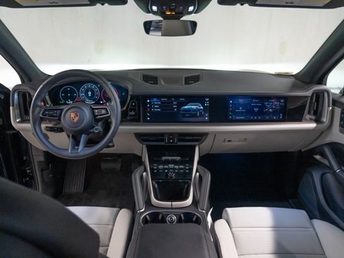 Certified 2026 Porsche Cayenne AWD/4WD image 25