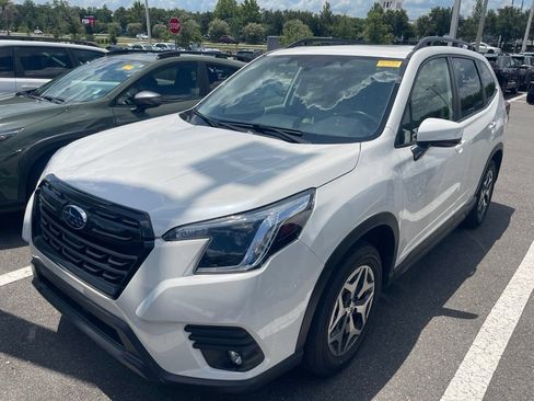 Certified 2024 Subaru Forester Premium AWD/4WD image 1