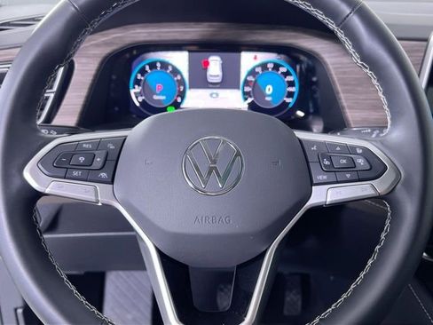 Used 2025 Volkswagen Atlas SEL image 14