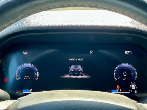 Used 2022 Jeep Grand Cherokee Limited image 34