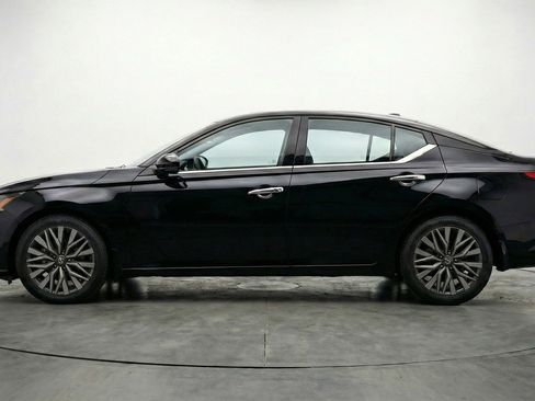 Used 2025 Nissan Altima 2.5 SV image 5