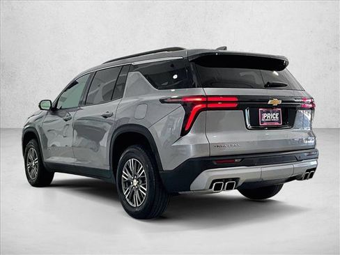 Used 2024 Chevrolet Traverse LT FWD image 13
