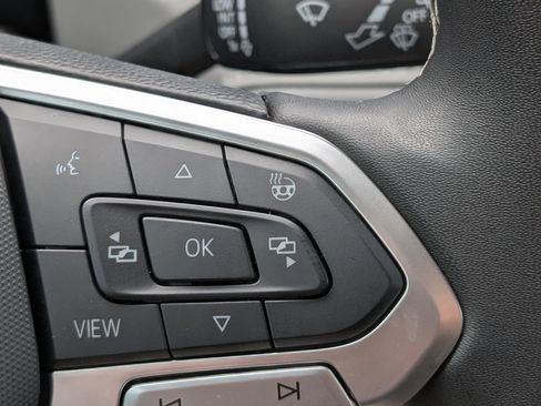 Used 2024 Volkswagen Taos SE image 32