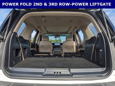 Used 2022 Ford Expedition XLT image 18