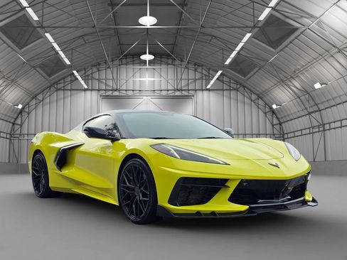 Used 2022 Chevrolet Corvette Stingray Preferred Cpe w/ Z51 Performance Package RWD image 9