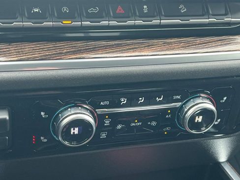 Used 2023 GMC Sierra 1500 Elevation w/ Preferred Package image 17