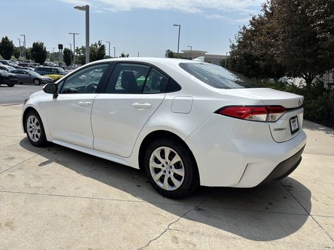 Used 2025 Toyota Corolla LE FWD image 7