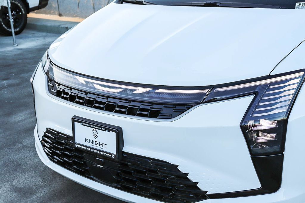 New 2027 Chrysler Pacifica Select FWD image 6