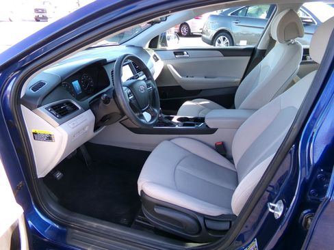 Used 2017 Hyundai Sonata SE w/ Winter Weather Package image 10