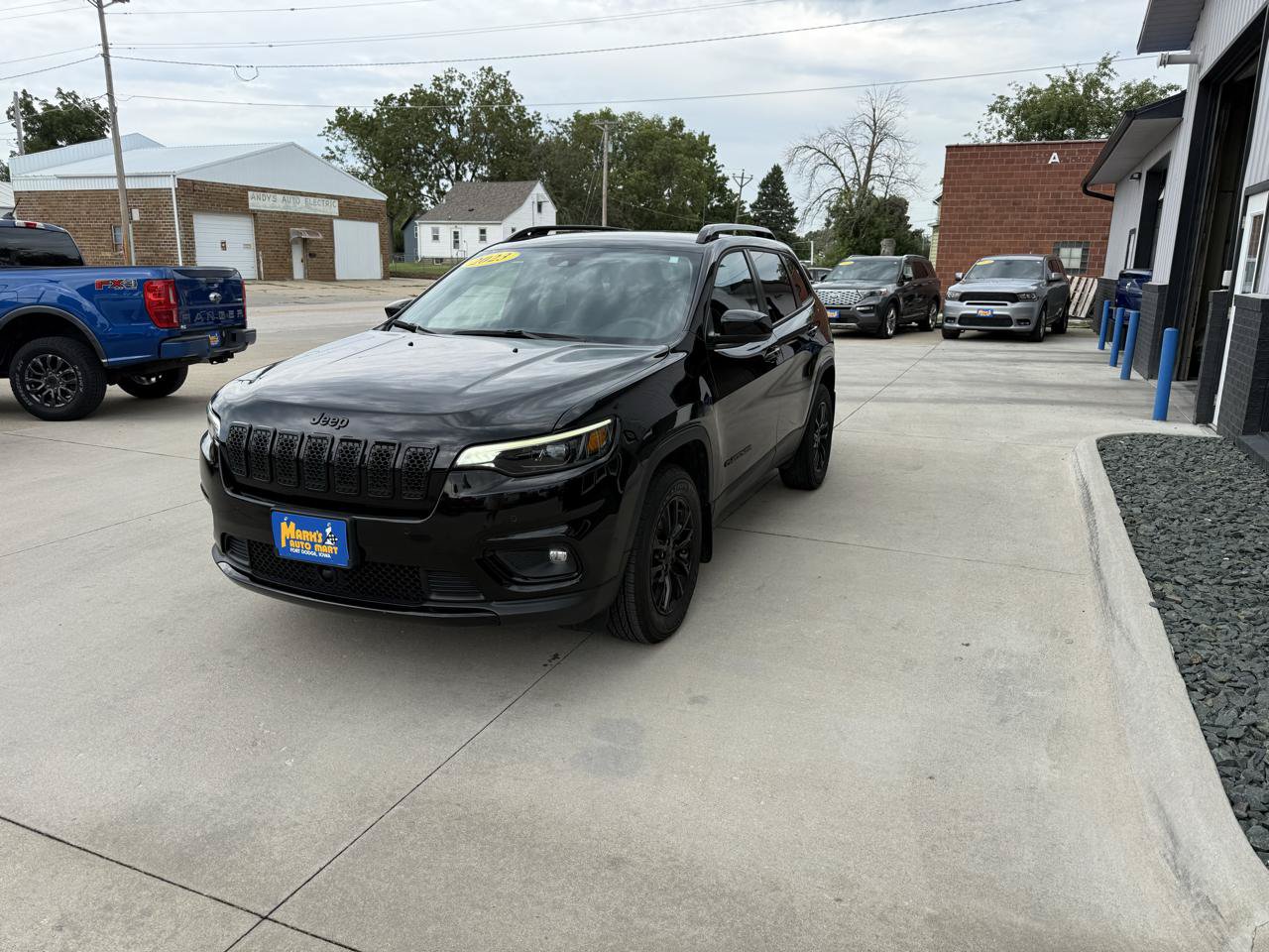 Used 2023 Jeep Cherokee Altitude Lux AWD/4WD image 3