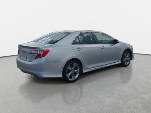 Used 2014 Toyota Camry SE image 5
