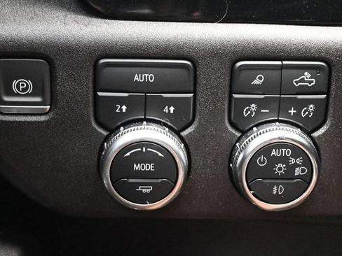Used 2024 GMC Sierra 1500 SLT AWD/4WD image 9