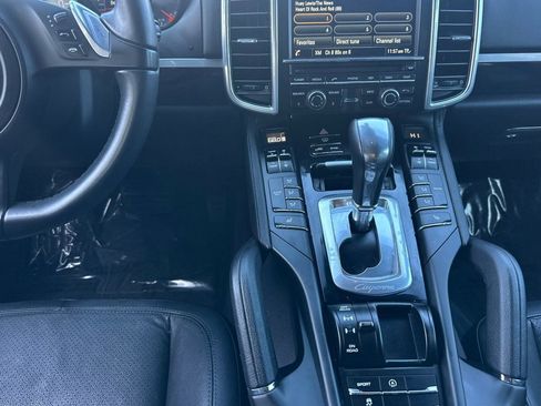 Used 2014 Porsche Cayenne Platinum Edition image 30