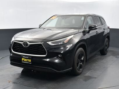 Used 2022 Toyota Highlander LE