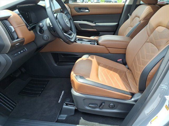 Certified 2025 Nissan Pathfinder Platinum w/ Cargo Package AWD/4WD image 7