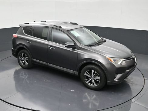 Used 2017 Toyota RAV4 XLE FWD image 19