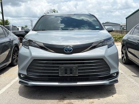 Used 2023 Toyota Sienna XLE Woodland Edition AWD/4WD image 2