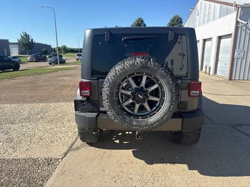 Used 2017 Jeep Wrangler Unlimited Sahara AWD/4WD image 9
