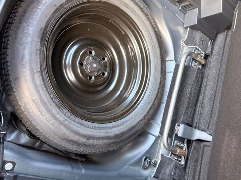 Used 2023 Nissan Rogue S image 28