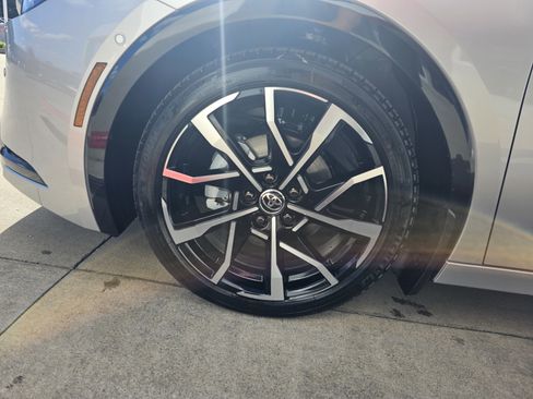 New 2026 Toyota Prius Plug-In Hybrid image 9