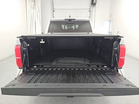 Used 2025 Toyota Tacoma Limited AWD/4WD image 33