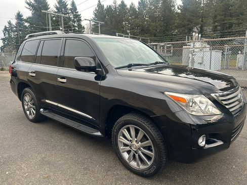 Used 2011 Lexus LX 570 4WD w/ Luxury Pkg image 3