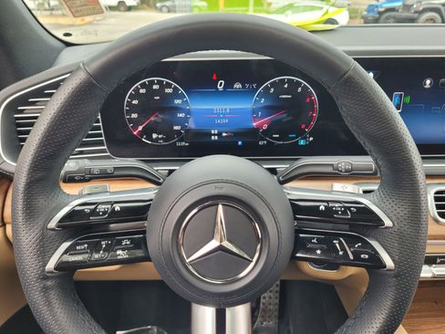 Used 2025 Mercedes-Benz GLS 450 4MATIC image 26