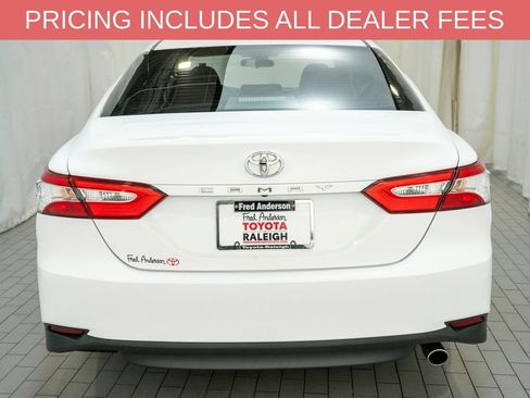 Used 2018 Toyota Camry FWD image 4