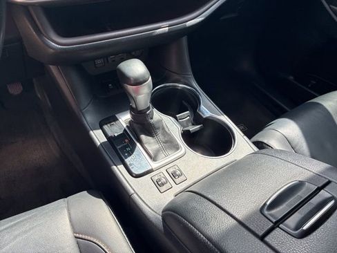 Used 2019 Toyota Highlander XLE image 25