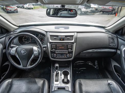 Used 2018 Nissan Altima 2.5 SL FWD image 18