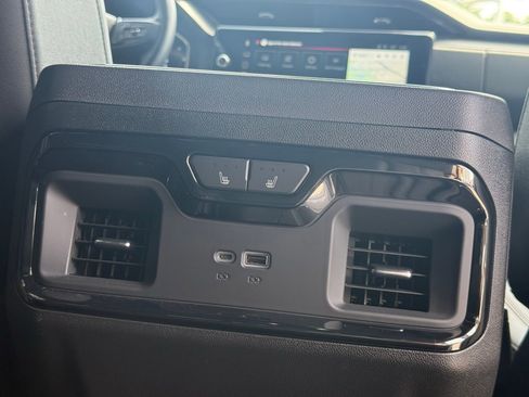 Used 2023 GMC Sierra 1500 AT4 w/ AT4 Premium Package image 32