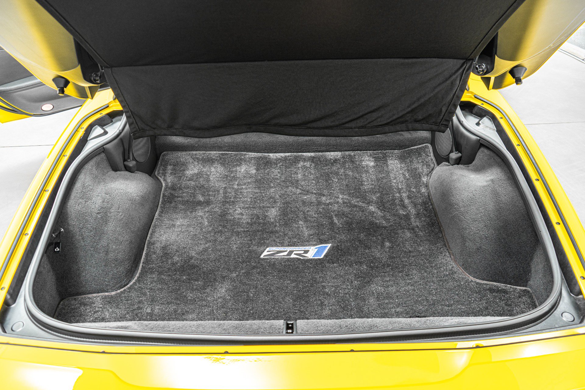 Used 2010 Chevrolet Corvette ZR1 w/ Preferred Equipment Group RWD image 19