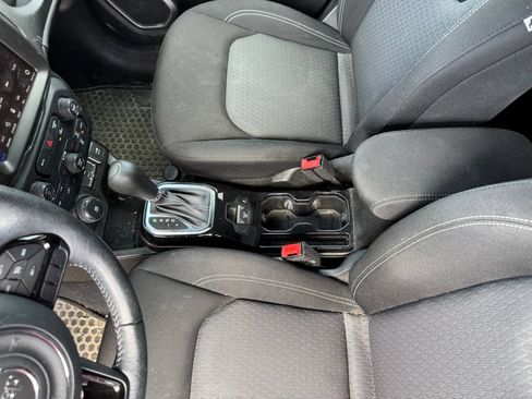 Used 2021 Jeep Renegade Latitude AWD/4WD image 11