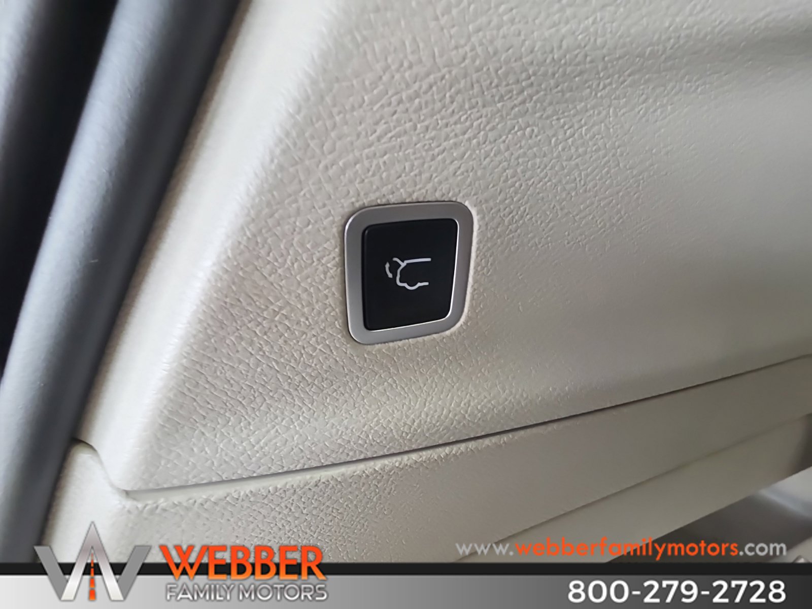 Used 2020 Chrysler Pacifica Touring-L FWD image 8