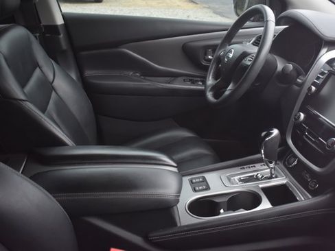 Used 2020 Nissan Murano SV w/ Premium Package FWD image 3