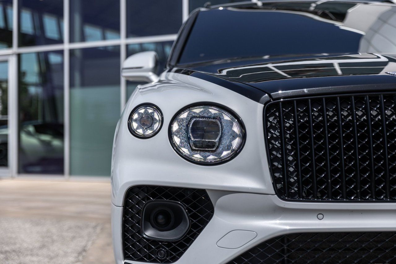 Certified 2023 Bentley Bentayga Extended Wheelbase AWD/4WD image 10
