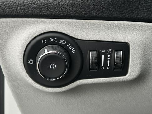 Used 2018 Jeep Compass Latitude w/ Popular Equipment Group image 26