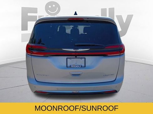Used 2026 Chrysler Pacifica Limited FWD image 7