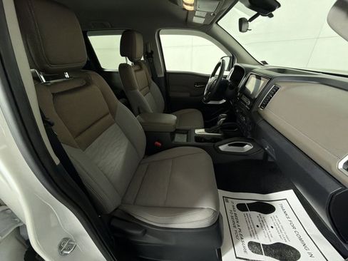 Used 2024 Nissan Frontier SV w/ SV Convenience Package image 26