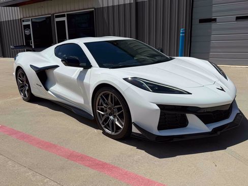 Used 2024 Chevrolet Corvette Z06 w/ Z07 Performance Package w/ Z07 Performance Package RWD image 49