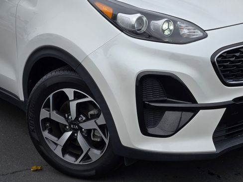 Used 2022 Kia Sportage LX image 9